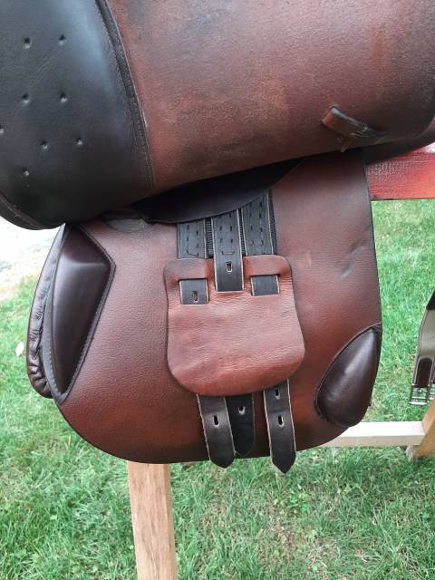 Selle mixte Horze 100% cuir v&eacute;ritable + accessoires com