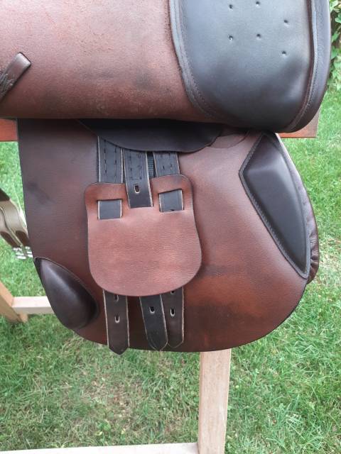 Selle mixte Horze 100% cuir v&eacute;ritable + accessoires com