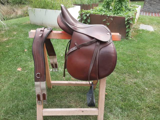 Selle mixte Horze 100% cuir v&eacute;ritable + accessoires com