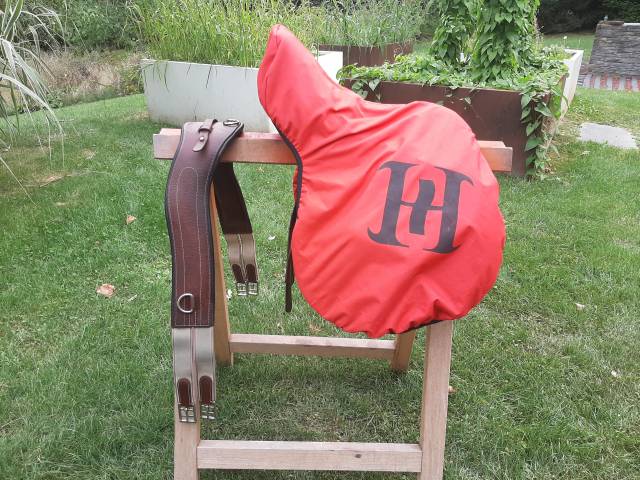 Selle mixte Horze 100% cuir v&eacute;ritable + accessoires com