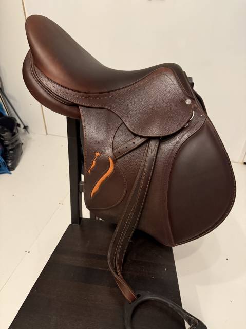 Selle obstacle Antarès 17 pouces