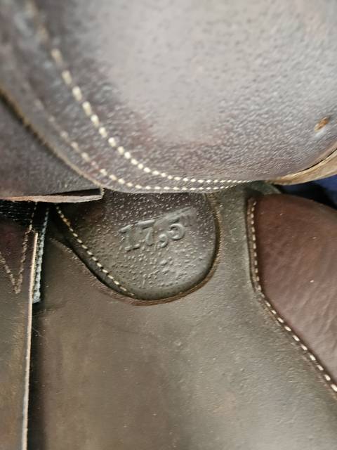 Selle cuir 17,5"
