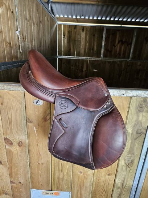 Selle cuir 17,5"