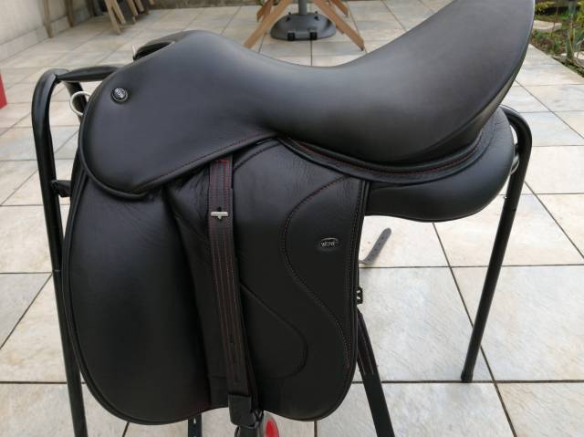 Selle WOW 17 pouces noire complète