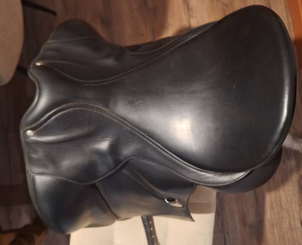 Selle de dressage Bates 17,5