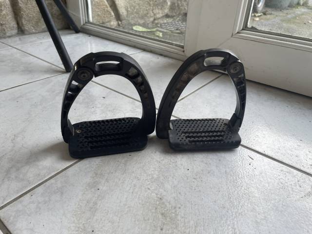 Étrier Acavallo taille junior 