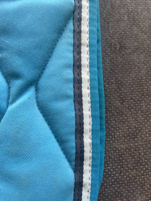 Tapis bleu émeraude 