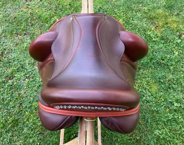 Selle de dressage 16.5