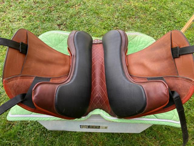 Selle de dressage 16.5