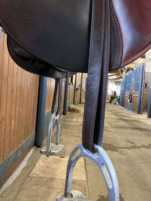 Selle CWD taille 17,5