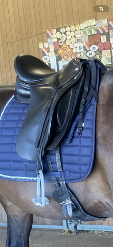 Selle de dressage Keith Brian Santis, 17 1/2“