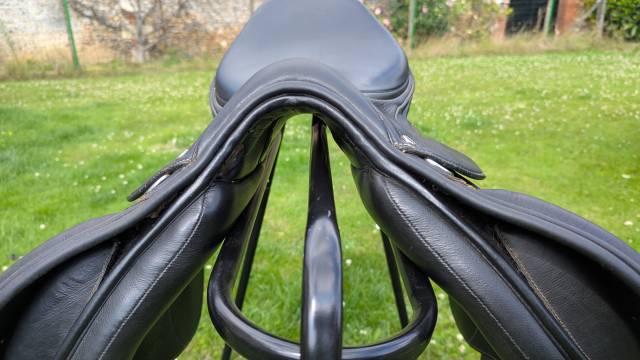 Selle Éric Thomas modèle : CSO   Taille : 17" 