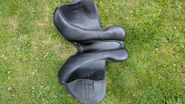 Selle Éric Thomas modèle : CSO   Taille : 17" 