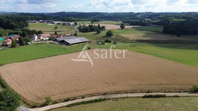 Propriété agricole d'élevage sur environ 79 ha