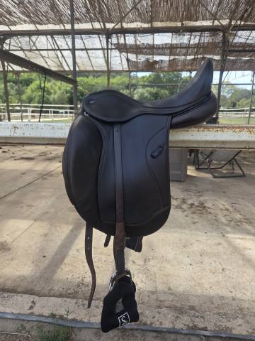 Selle dressage Ikonic hybride ligth 18'