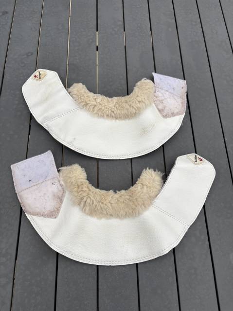 Cloches LeMieux Mouton et Simili-Cuir