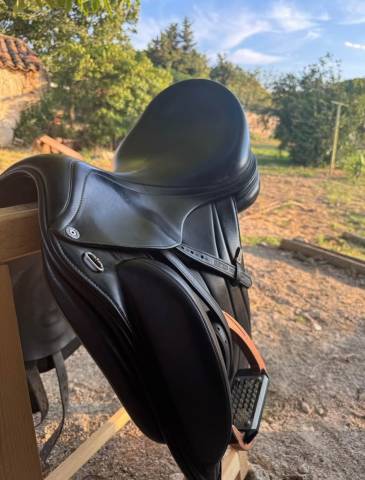 selle de dressage Equipe Carbon Viktoria monoflap 17,5