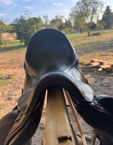 selle de dressage Equipe Carbon Viktoria monoflap 17,5