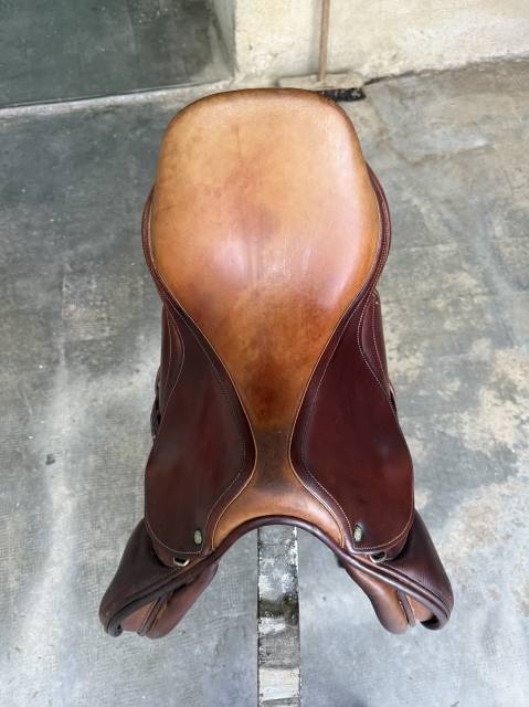 Selle childeric semi creux en 17,5