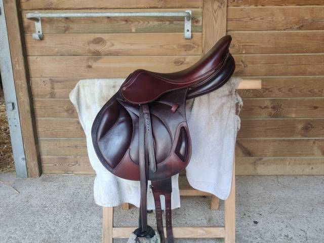 Selle Antares 17, 5 pouce 2023