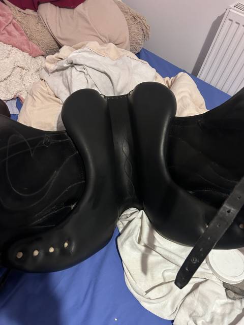 &Agrave; vendre selle 16,5 antares dressage 