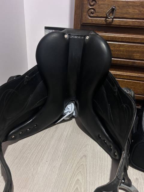 &Agrave; vendre selle 16,5 antares dressage 
