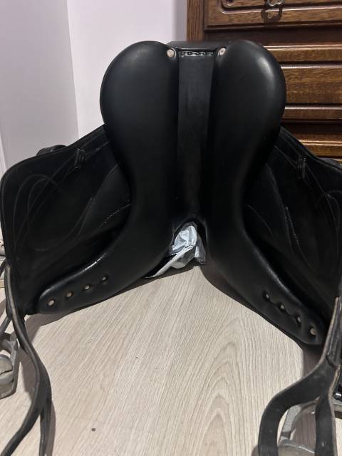 &Agrave; vendre selle 16,5 antares dressage 