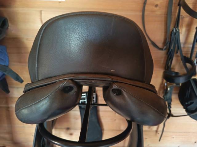 Selle ikonic dressage 16.5 pouces