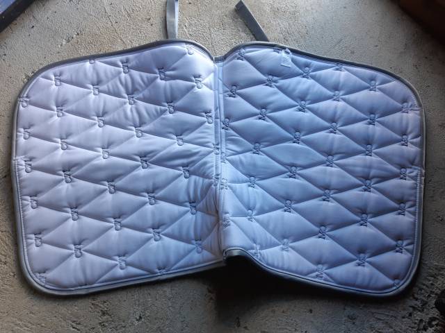 Tapis de dressage gris