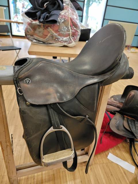 Selle dressage marque allemande 