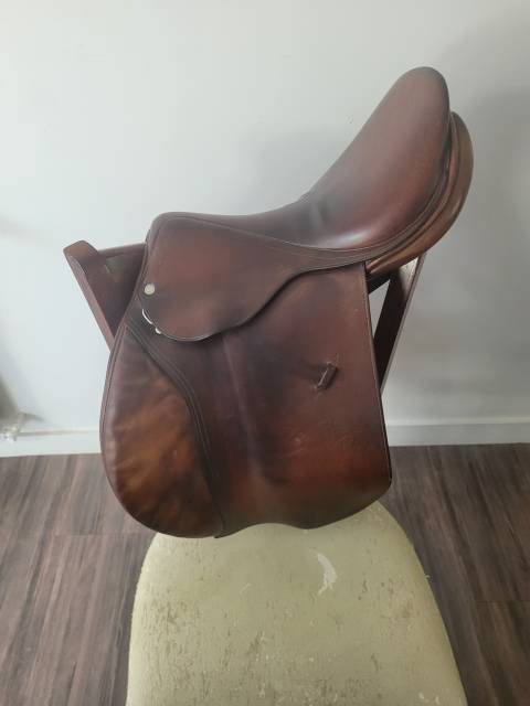 Selle brunet pineau havane 17.5"
