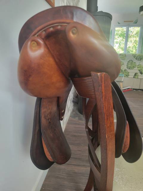 Selle brunet pineau havane 17.5"