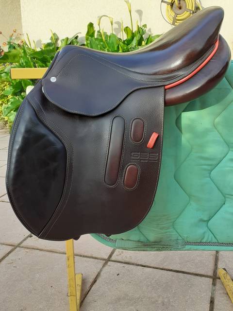 Selle GBS semi-creuse 17 pouces marron