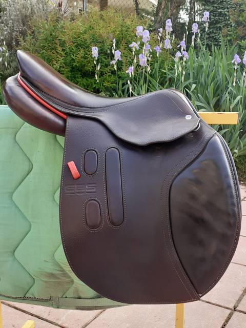 Selle GBS semi-creuse 17 pouces marron