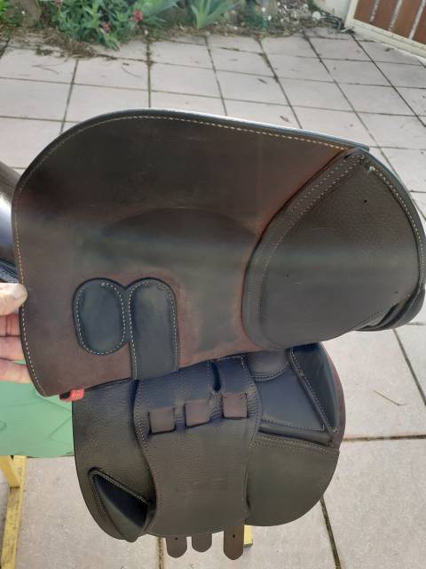 Selle GBS semi-creuse 17 pouces marron