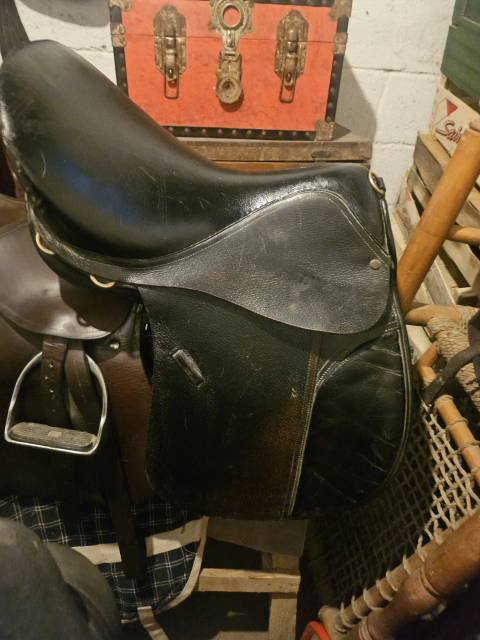 Selle cuire 17.5