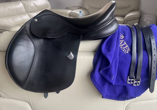 Selle bâtes 17 pouces cuir noire