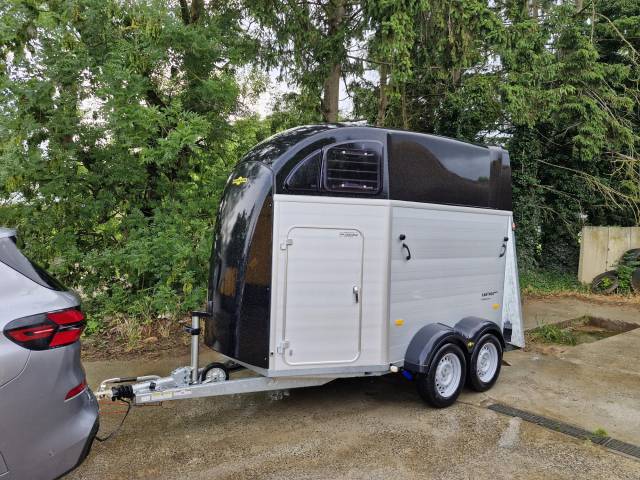Van Humbaur Xhanthos Aero 2 Chevaux