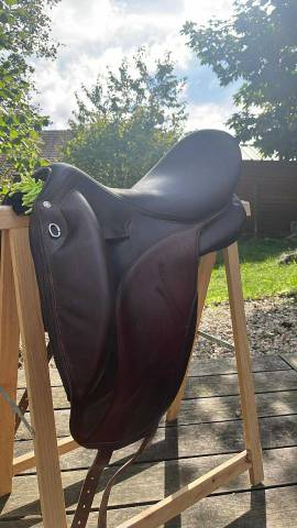 Selle de dressage devoucoux 