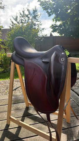 Selle de dressage devoucoux 