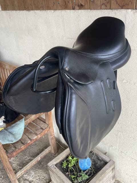 Selle GBS 18 pouces / quartiers 4 noire 