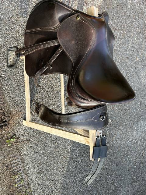 Selle Treadstone Auxonne 17″ + accessoires