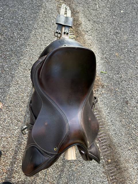 Selle Treadstone Auxonne 17″ + accessoires