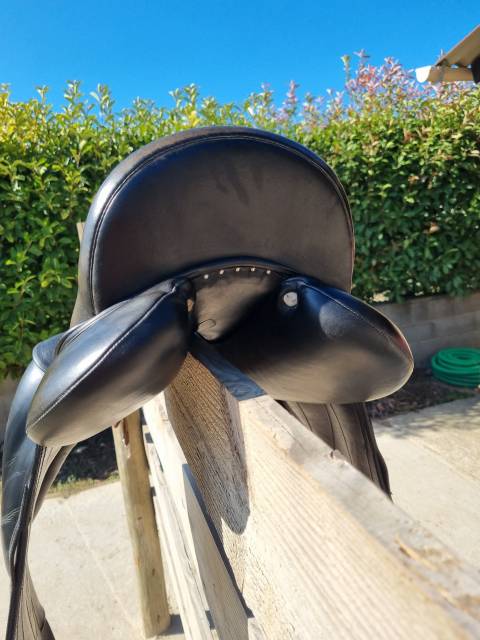 Selle de dressage Antares Concept 