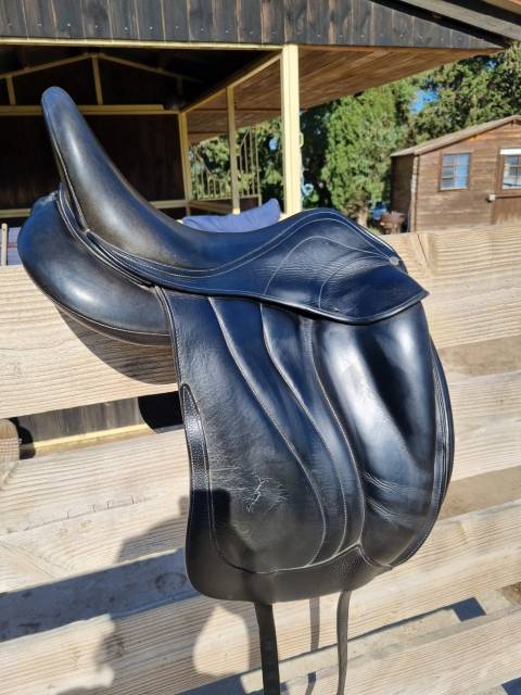 Selle de dressage Antares Concept 