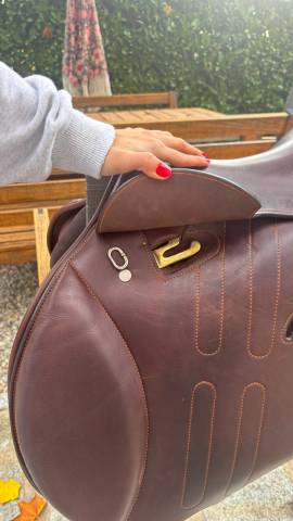 Selle Hermès 17 pouces XAL – cuir chocolat  