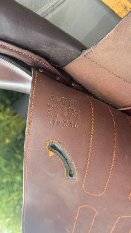 Selle Hermès 17 pouces XAL – cuir chocolat  
