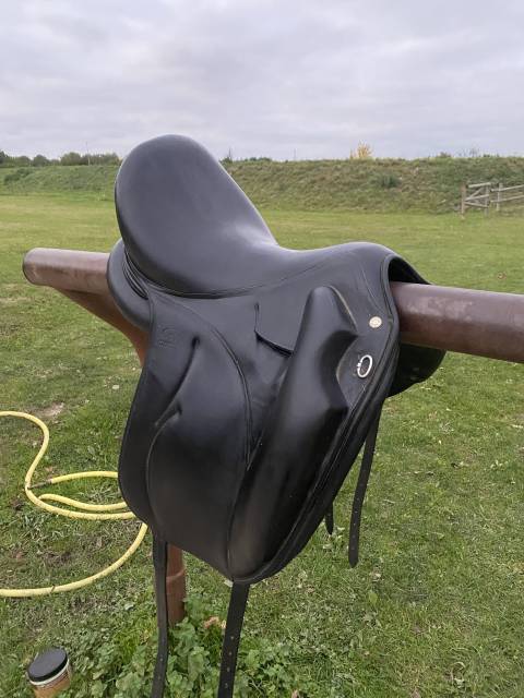 Selle de dressage Devoucoux 