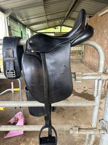Selle Dressage Eric Thomas 17"