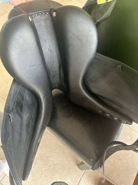 Selle de dressage Antares